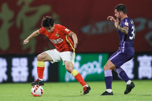 Kaiyun Sports-开云体育-蒿俊闵广州队首秀无绝杀剧本 真逼郑智亲自登场?