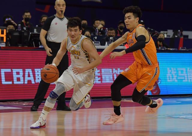 上海变阵依旧难求一胜 广厦距离总决赛仅一步之遥